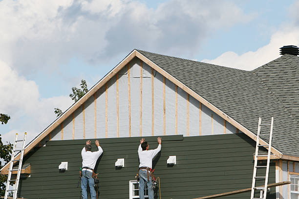 Professional Siding Contractor technician working in South Glastonbury, CT